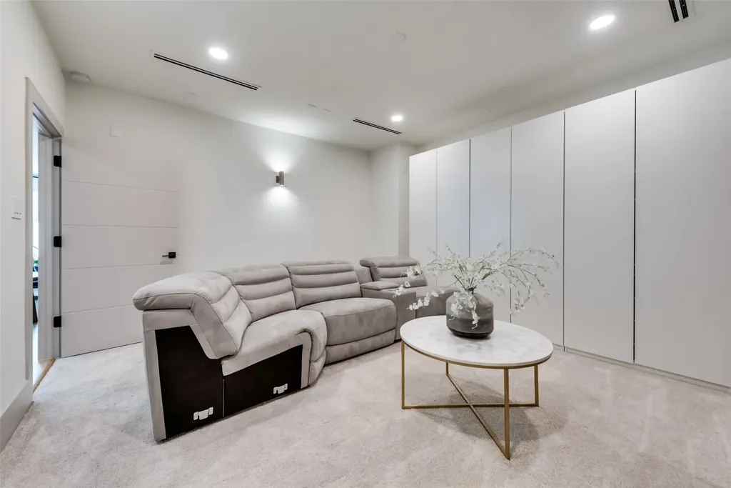4528 W Amherst Avenue Dallas TX 75209