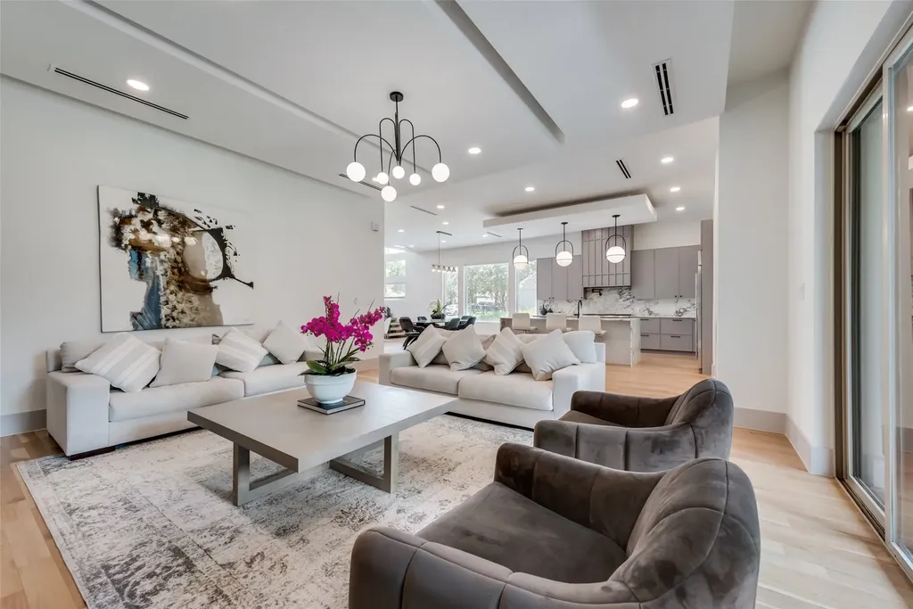 4528 W Amherst Avenue Dallas TX 75209