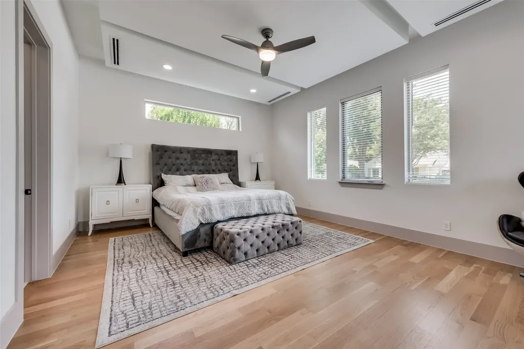 4528 W Amherst Avenue Dallas TX 75209