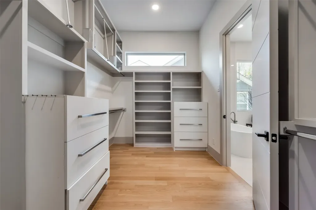 4528 W Amherst Avenue Dallas TX 75209