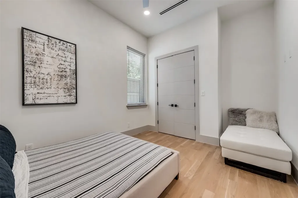 4528 W Amherst Avenue Dallas TX 75209