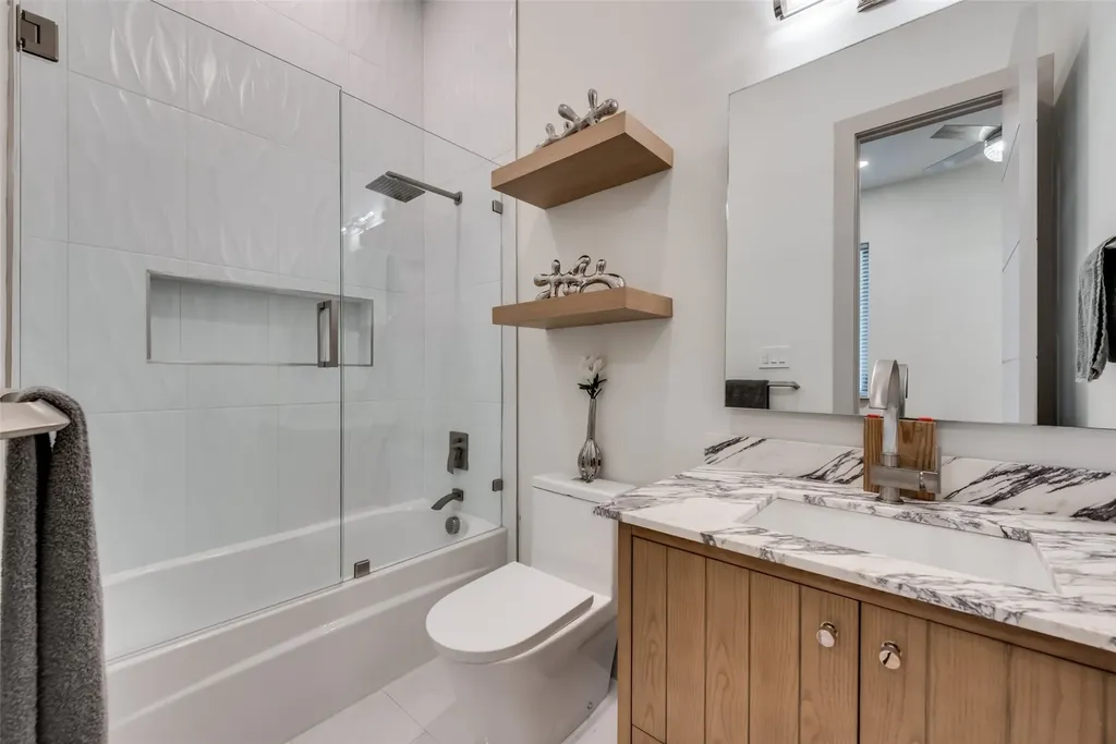4528 W Amherst Avenue Dallas TX 75209