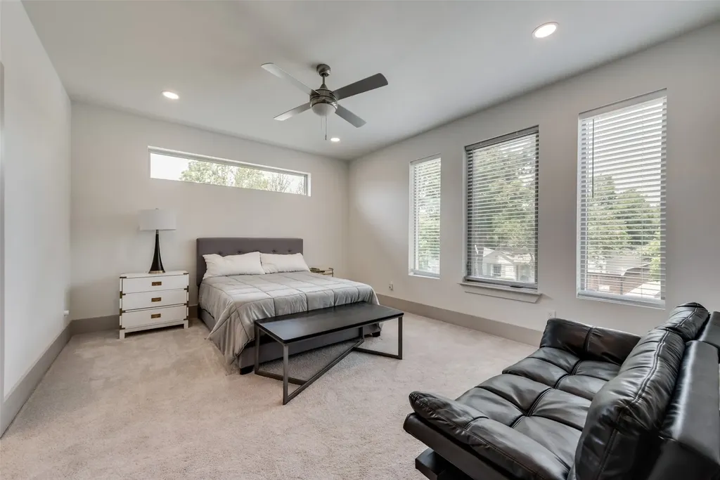 4528 W Amherst Avenue Dallas TX 75209