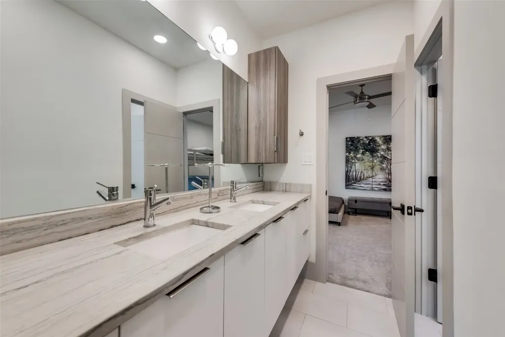 4528 W Amherst Avenue Dallas TX 75209