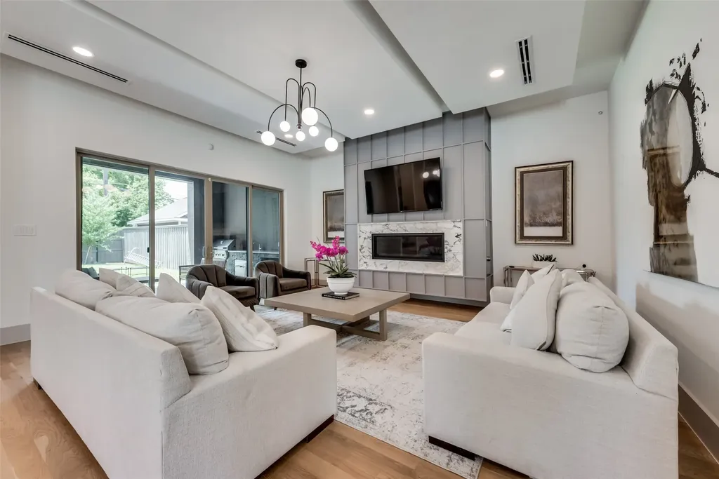 4528 W Amherst Avenue Dallas TX 75209