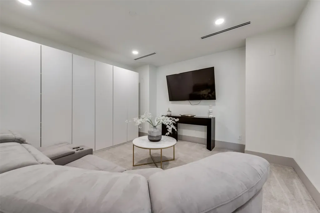 4528 W Amherst Avenue Dallas TX 75209