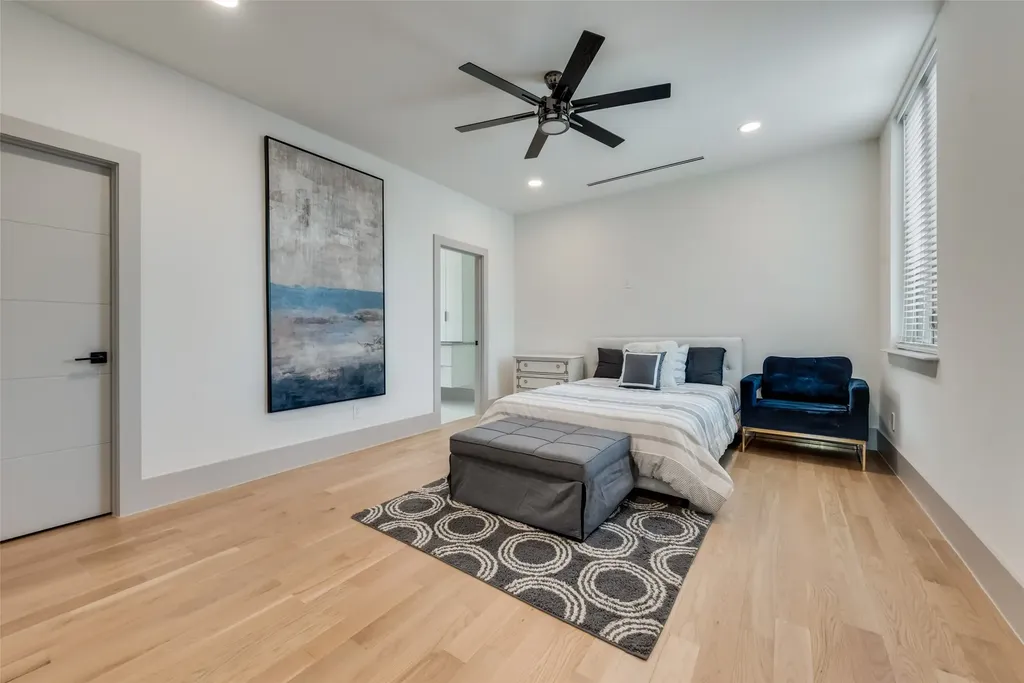 4528 W Amherst Avenue Dallas TX 75209