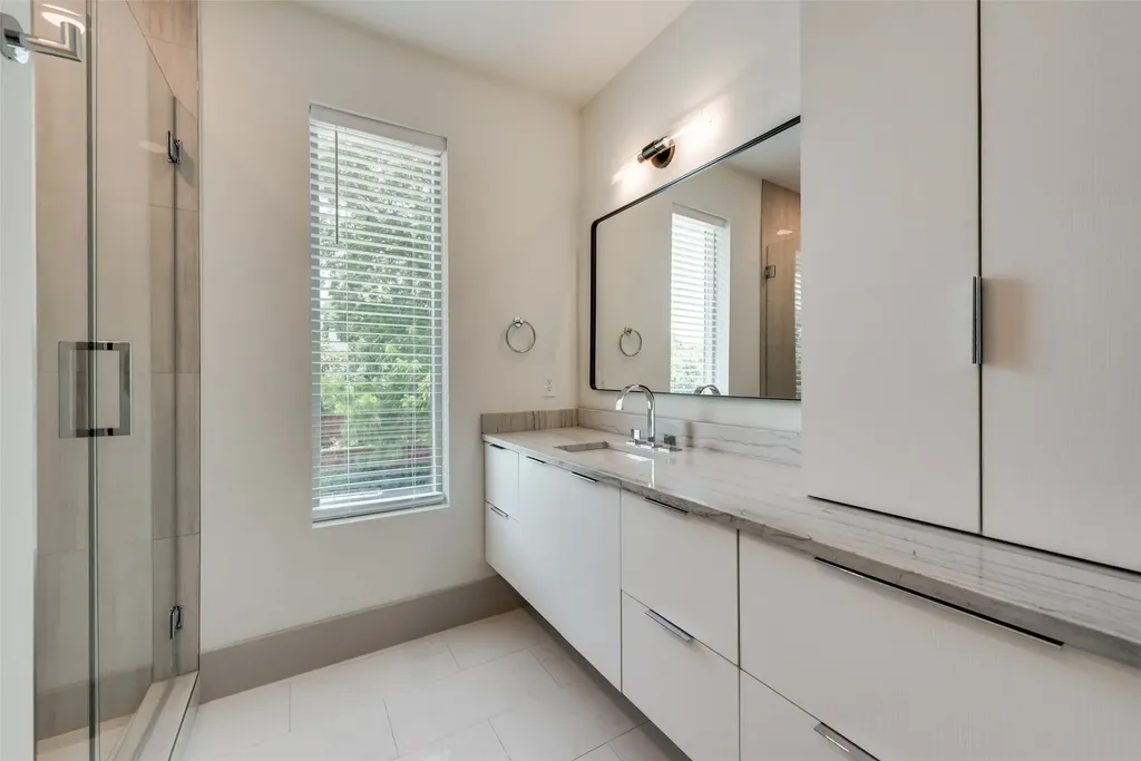 4528 W Amherst Avenue Dallas TX 75209