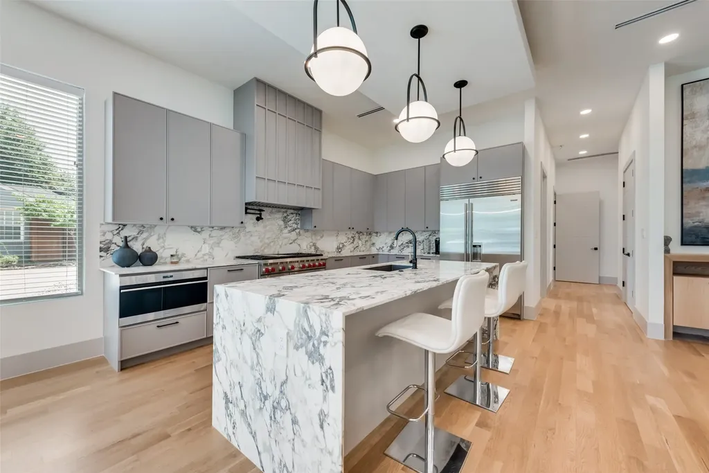 4528 W Amherst Avenue Dallas TX 75209
