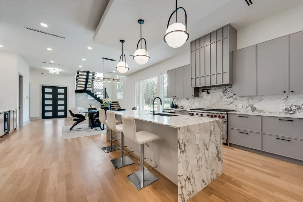 4528 W Amherst Avenue Dallas TX 75209