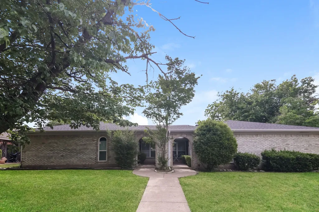 4804 Berridge Lane Dallas TX 75227