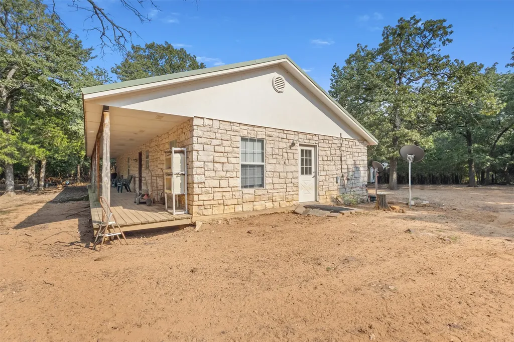488 County Road 217 Collinsville TX 76233