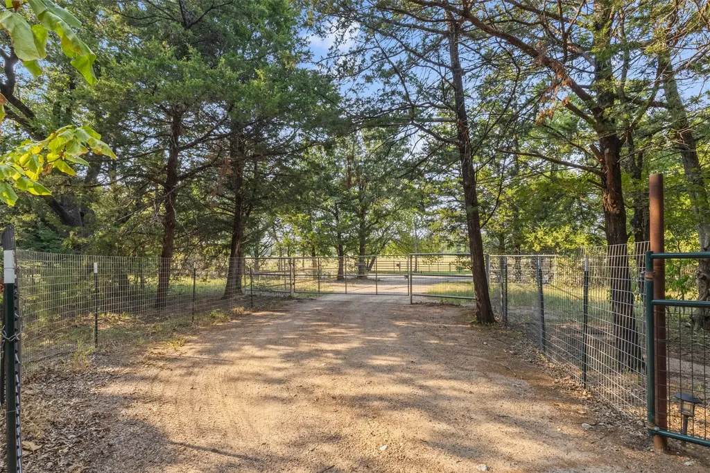 488 County Road 217 Collinsville TX 76233