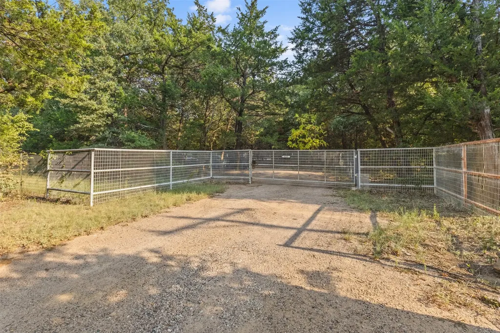 488 County Road 217 Collinsville TX 76233