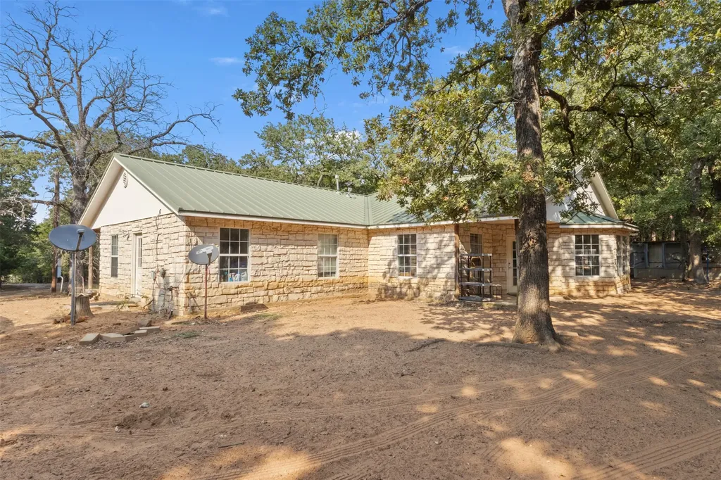 488 County Road 217 Collinsville TX 76233