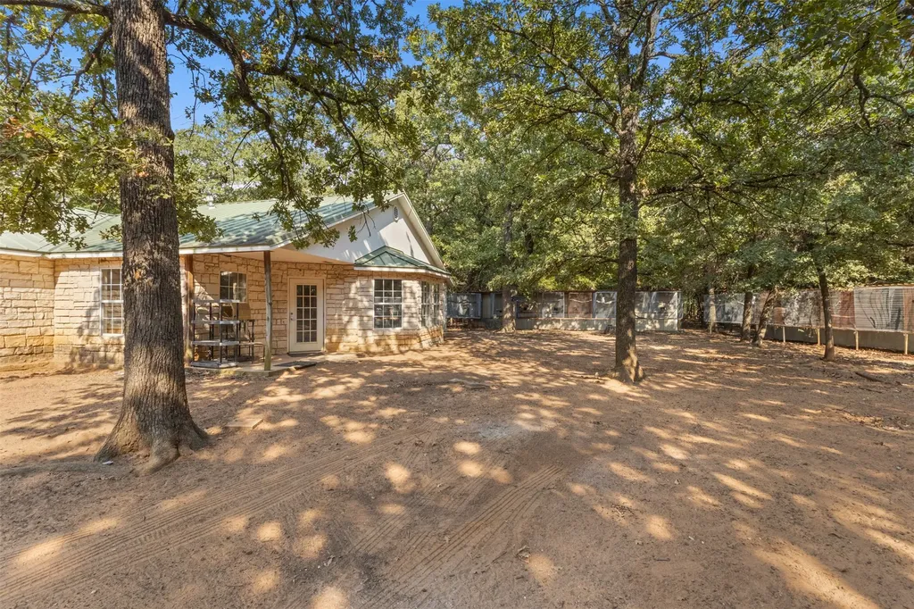 488 County Road 217 Collinsville TX 76233