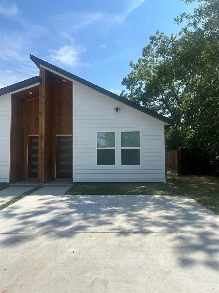 2095 Bourland Greenville TX 75401