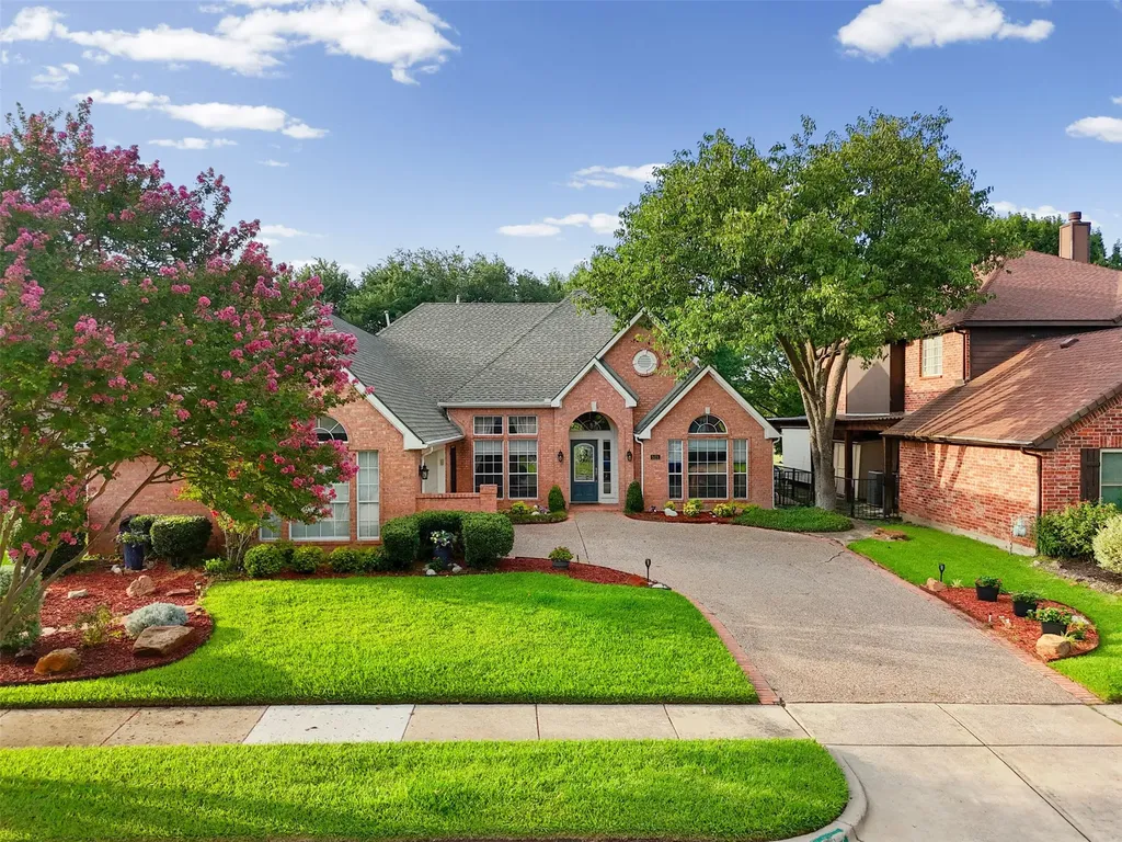 521 Palm Desert Drive Garland TX 75044