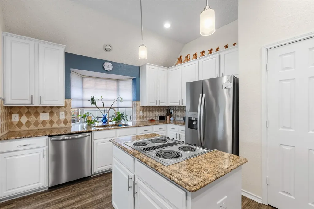 521 Palm Desert Drive Garland TX 75044