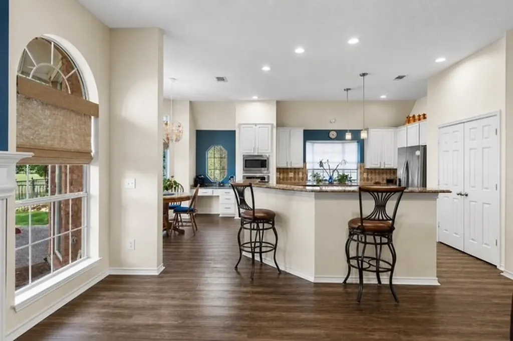 521 Palm Desert Drive Garland TX 75044