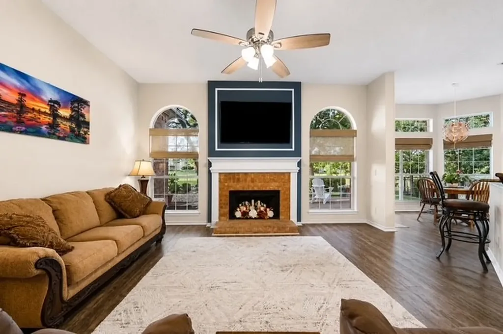 521 Palm Desert Drive Garland TX 75044