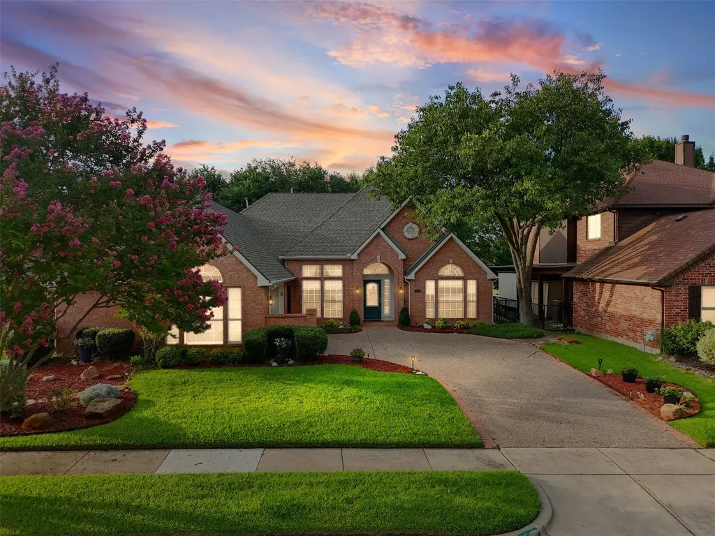 521 Palm Desert Drive Garland TX 75044
