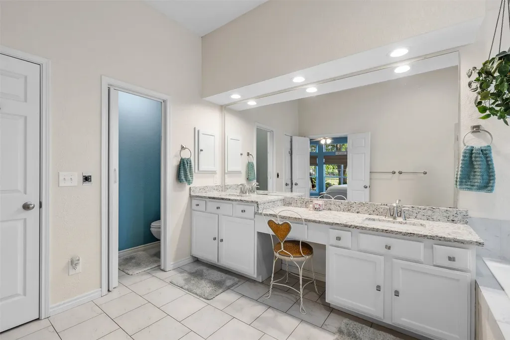 521 Palm Desert Drive Garland TX 75044