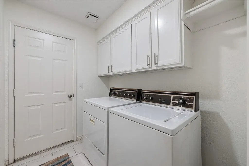 521 Palm Desert Drive Garland TX 75044