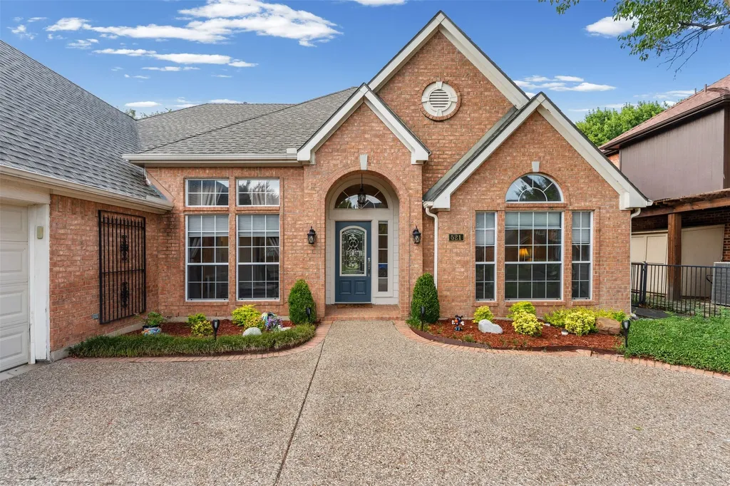 521 Palm Desert Drive Garland TX 75044