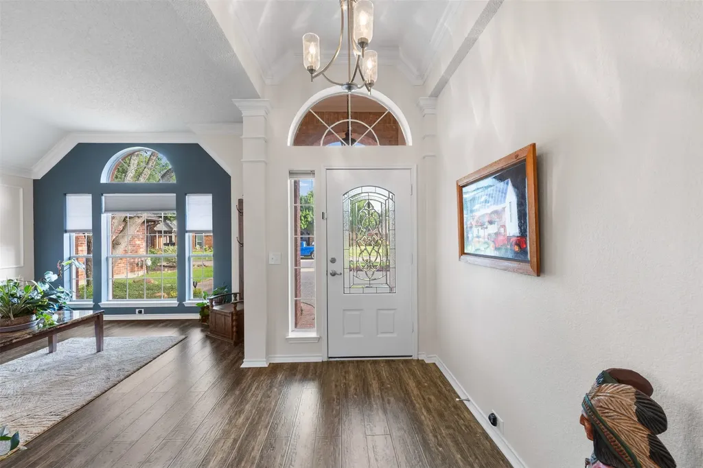 521 Palm Desert Drive Garland TX 75044