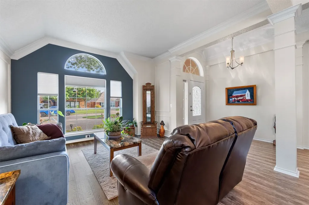 521 Palm Desert Drive Garland TX 75044