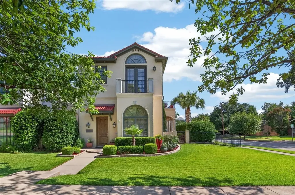 3700 Crestline Road Fort Worth TX 76107