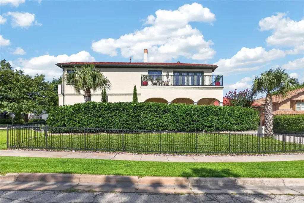 3700 Crestline Road Fort Worth TX 76107