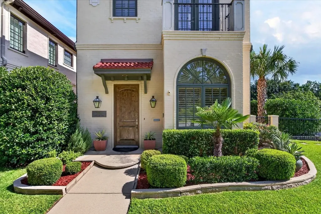 3700 Crestline Road Fort Worth TX 76107