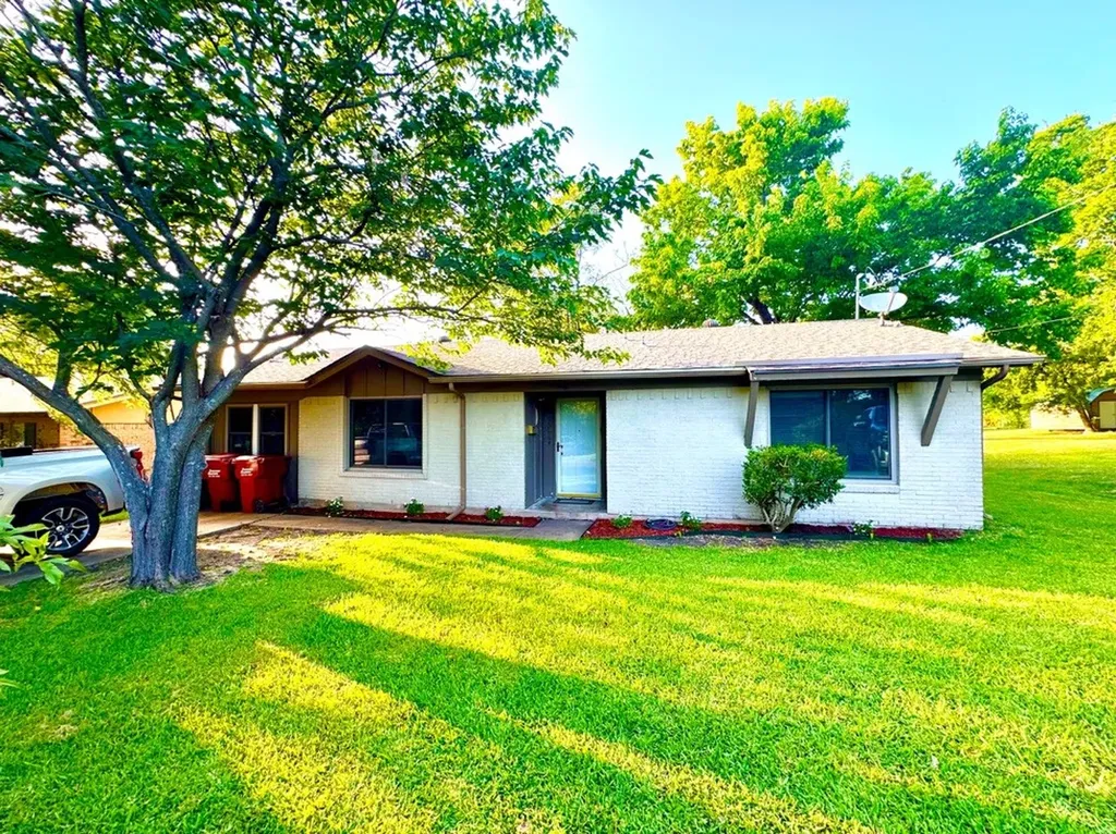 404 Neathery Street Farmersville TX 75442