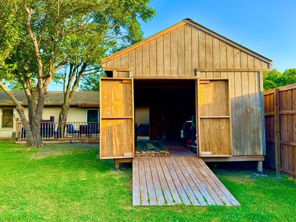 404 Neathery Street Farmersville TX 75442