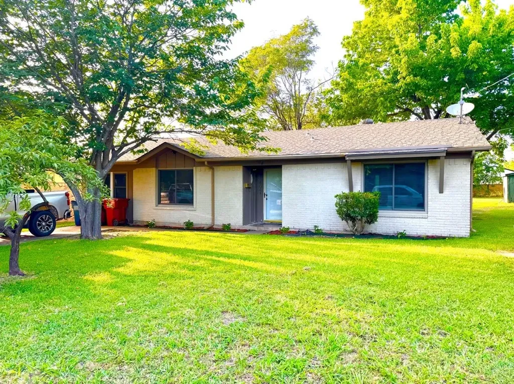 404 Neathery Street Farmersville TX 75442