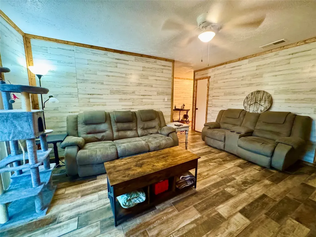 404 Neathery Street Farmersville TX 75442