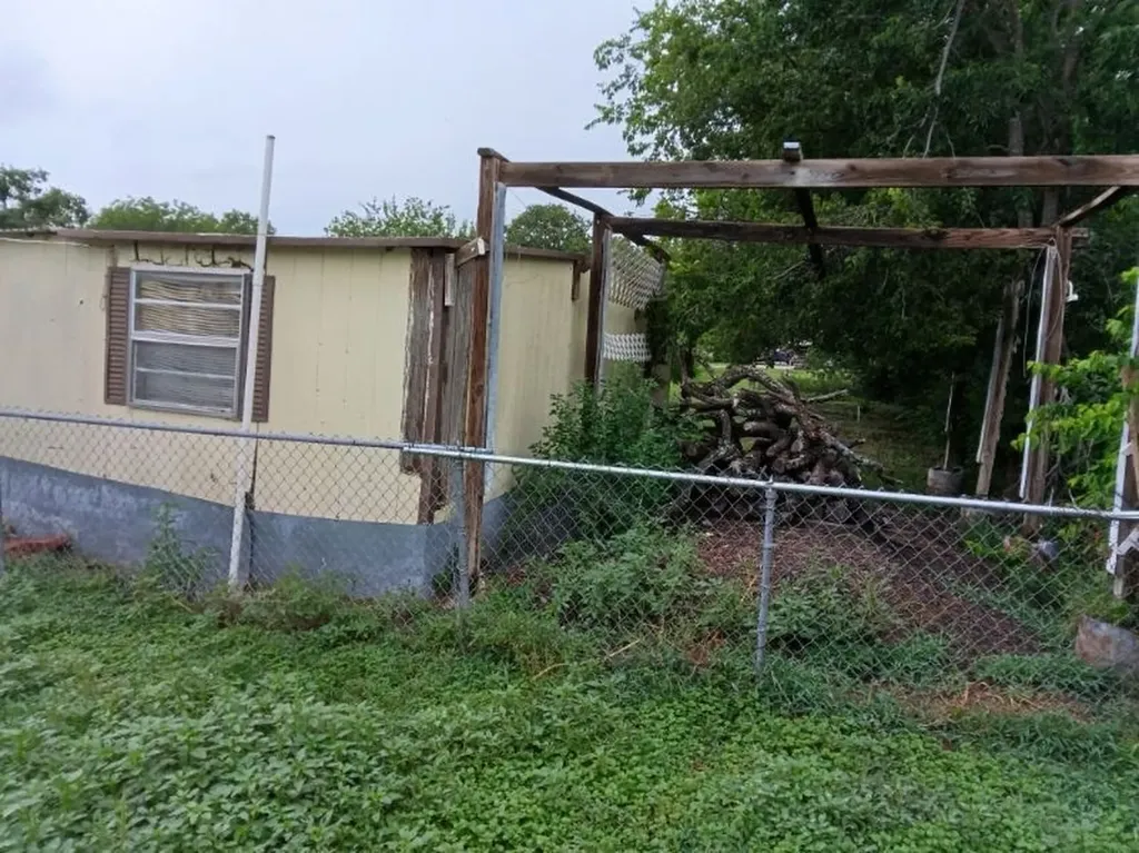 1609 Avenue B Brownwood TX 76801