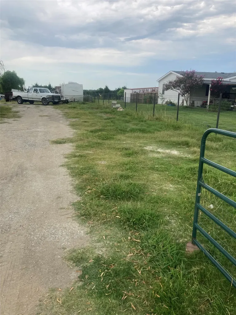1461 Cr 697 Farmersville TX 75442