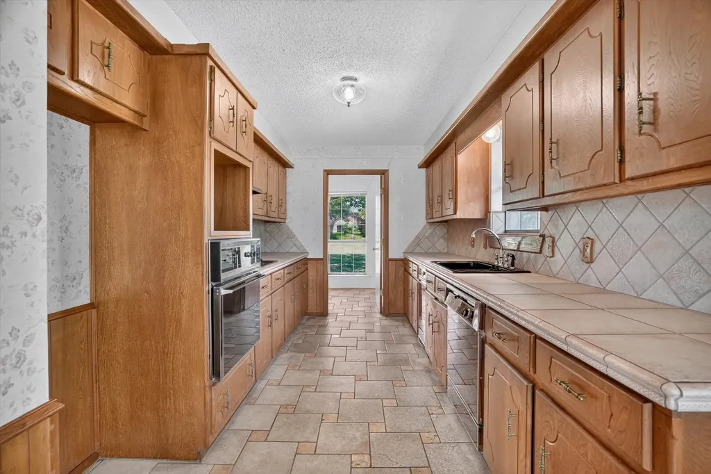 104 Royal Park Lane Waxahachie TX 75165