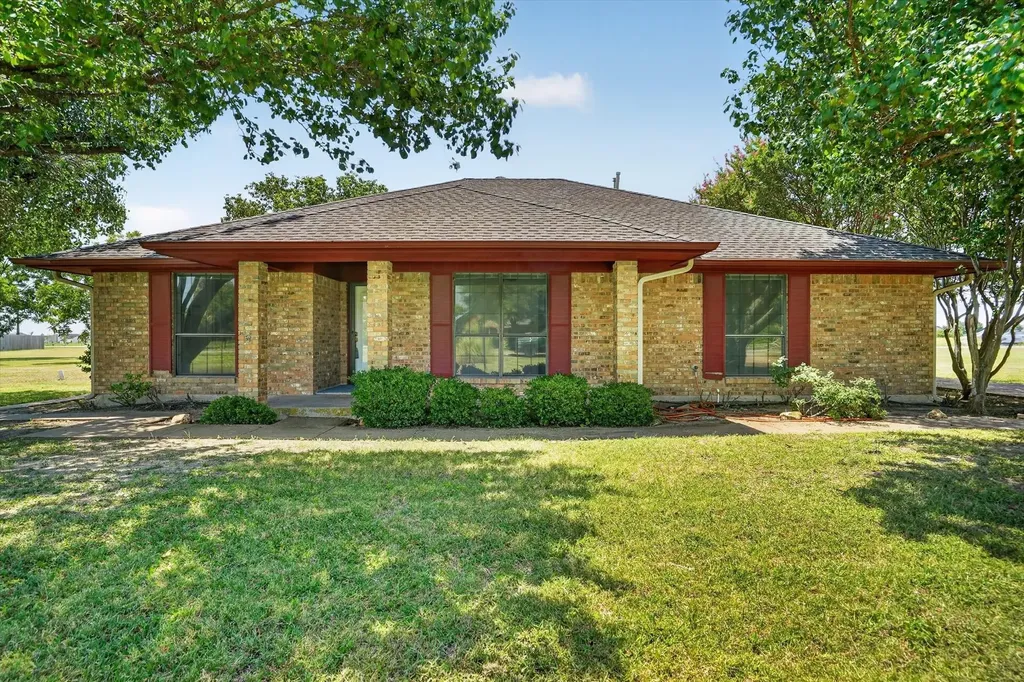 104 Royal Park Lane Waxahachie TX 75165