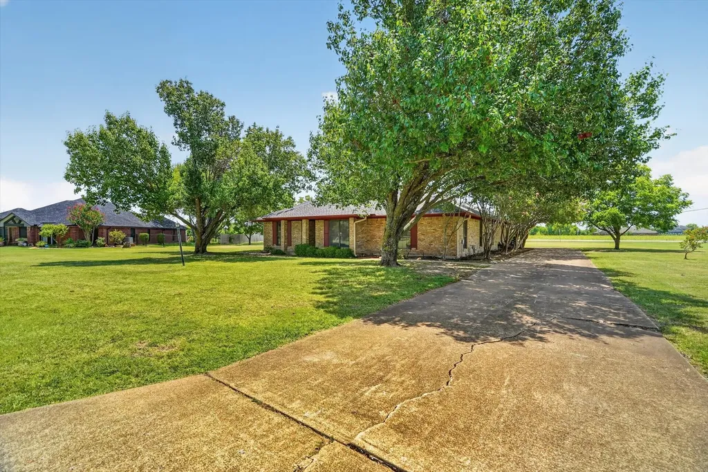 104 Royal Park Lane Waxahachie TX 75165
