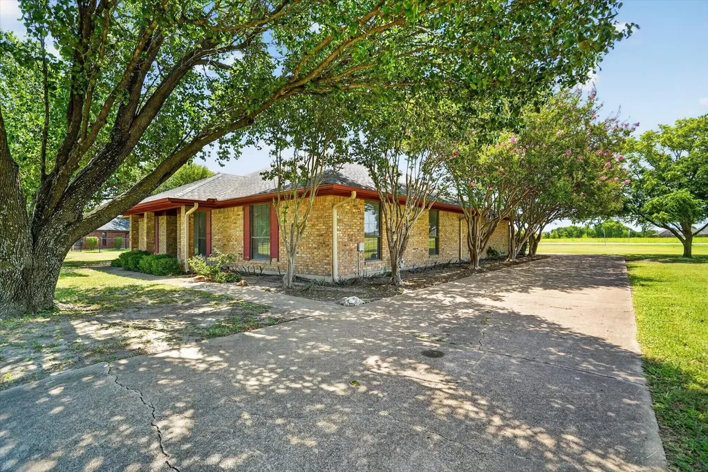 104 Royal Park Lane Waxahachie TX 75165