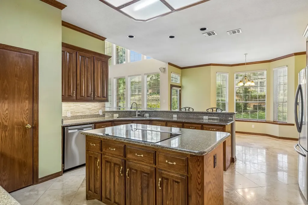 1119 Creekwood Drive Garland TX 75044