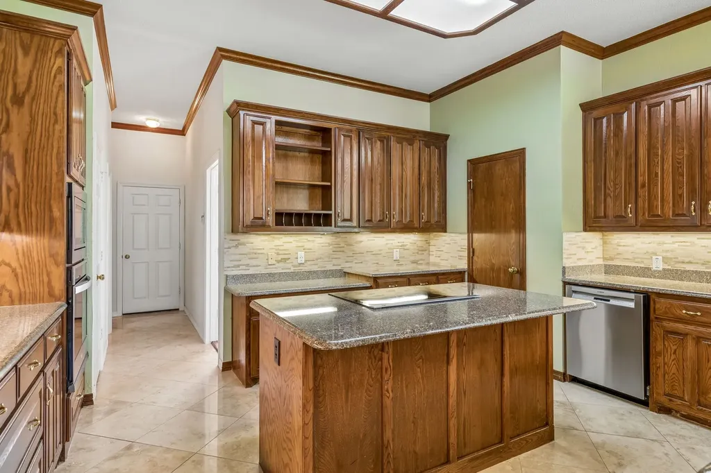 1119 Creekwood Drive Garland TX 75044