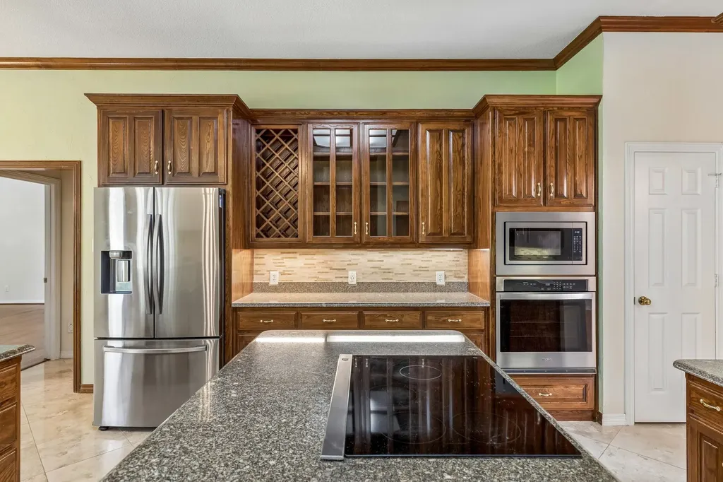 1119 Creekwood Drive Garland TX 75044