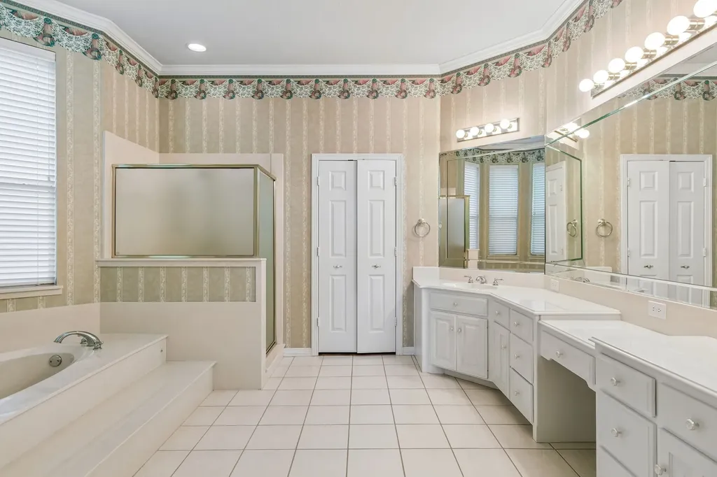 1119 Creekwood Drive Garland TX 75044