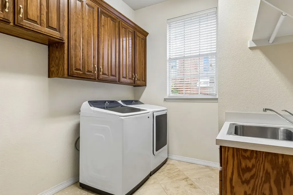 1119 Creekwood Drive Garland TX 75044