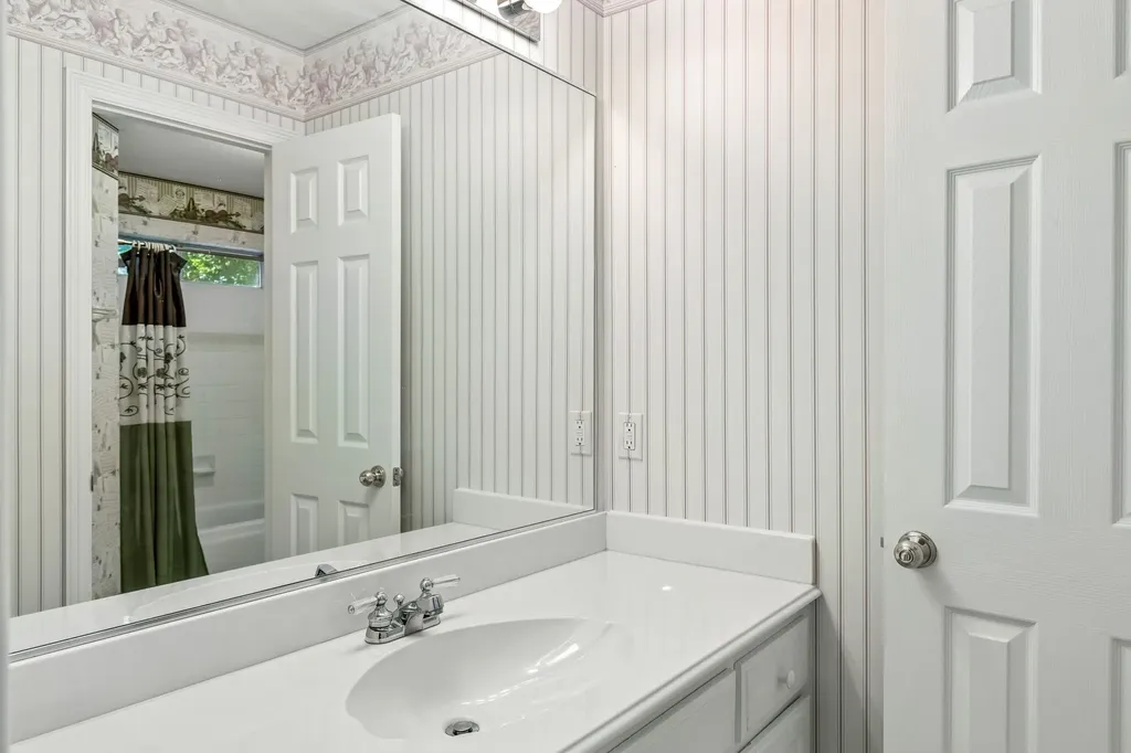 1119 Creekwood Drive Garland TX 75044
